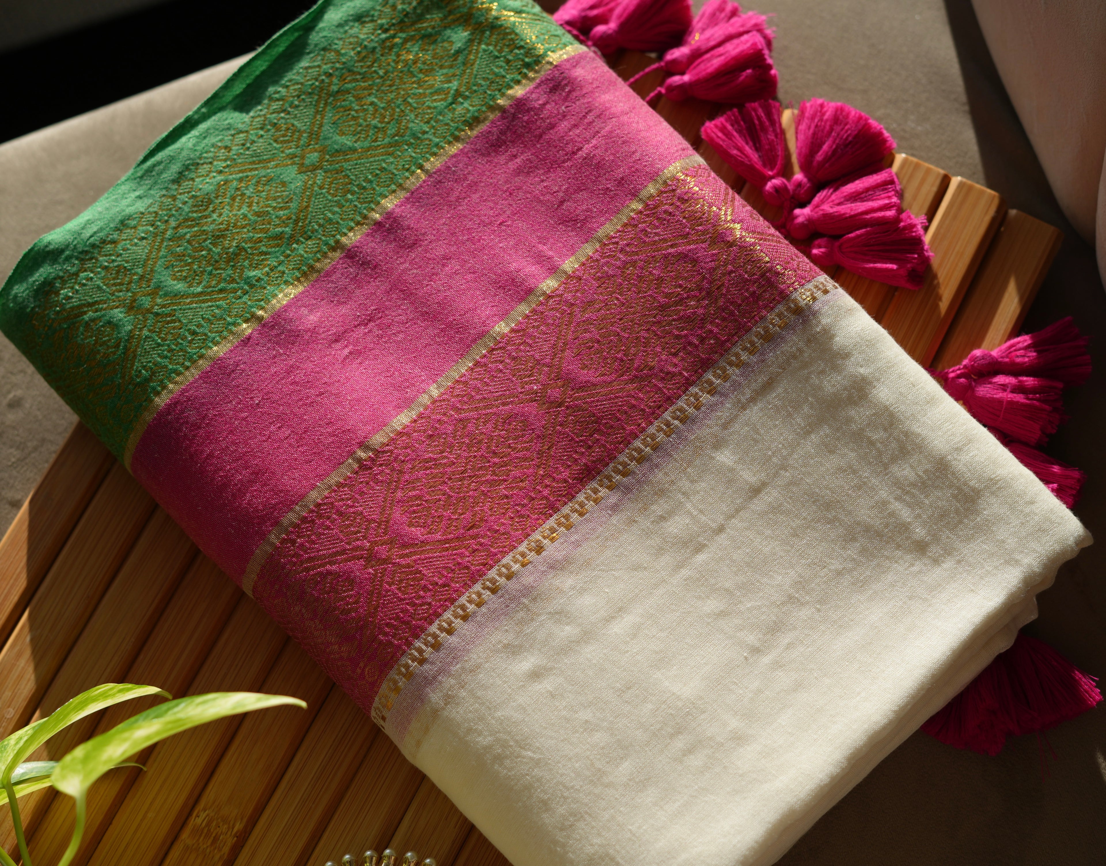 Vrindavan Bloom Mul Cotton Saree